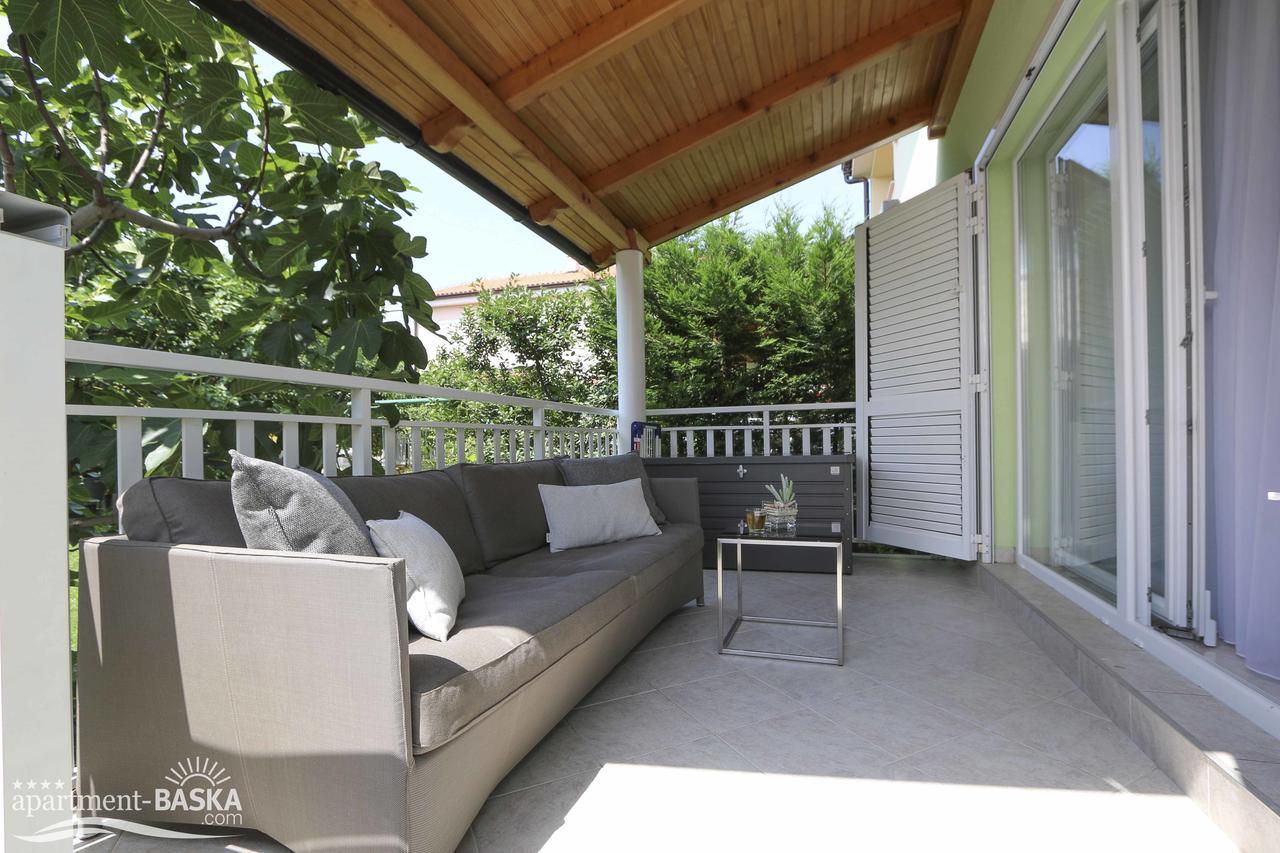 Apartment Baska Mit Poolarea - Krk, Kroatien Kültér fotó